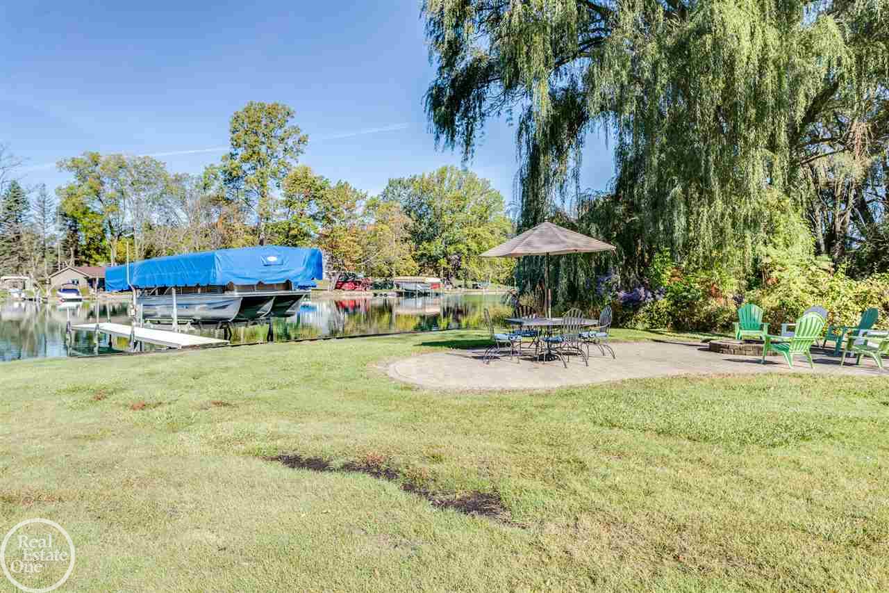 2915 Riverside Drive Port Huron, MI 48060 - Photo 6 of 92 50043826-5.JPG