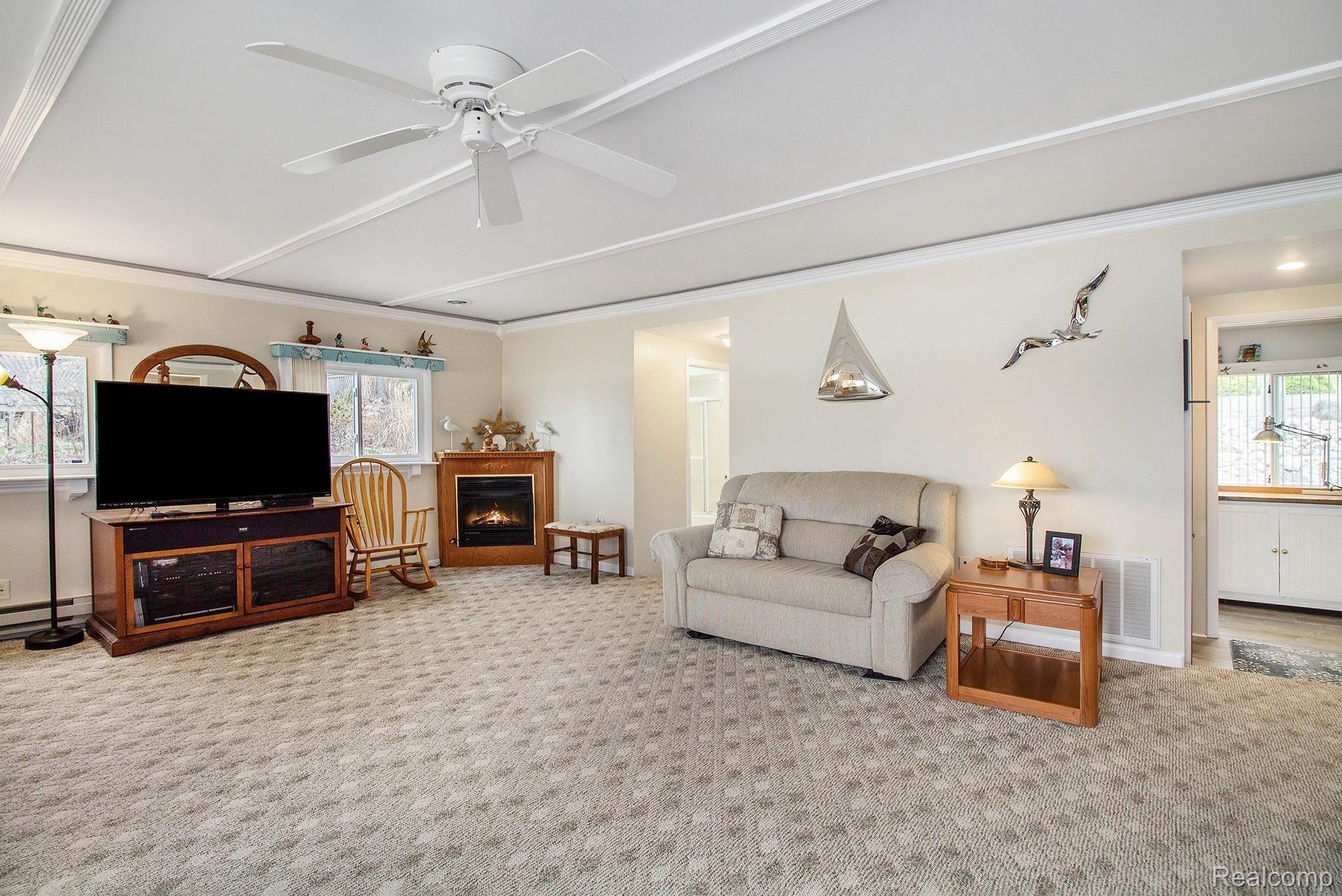 1615 Triangle Lake Road Howell, MI 48843 - Photo 16 of 30 IMG_8715 (1).jpg