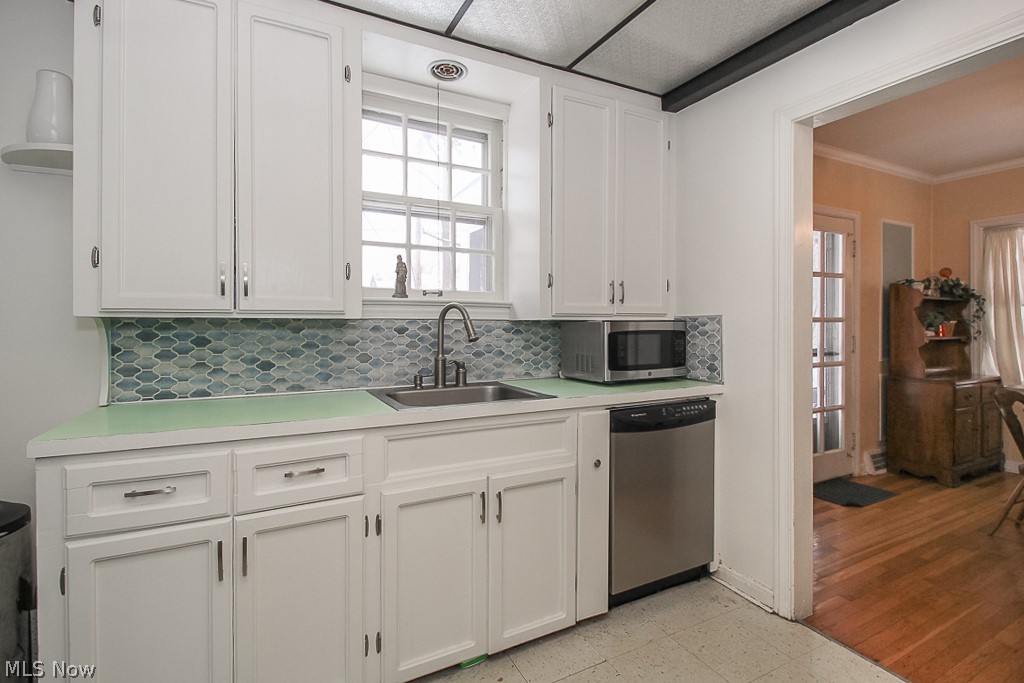 3680 Riedham Road Cleveland, OH 44120 - Photo 6 of 22 Eat in kitchen supports additional dining area comforts.