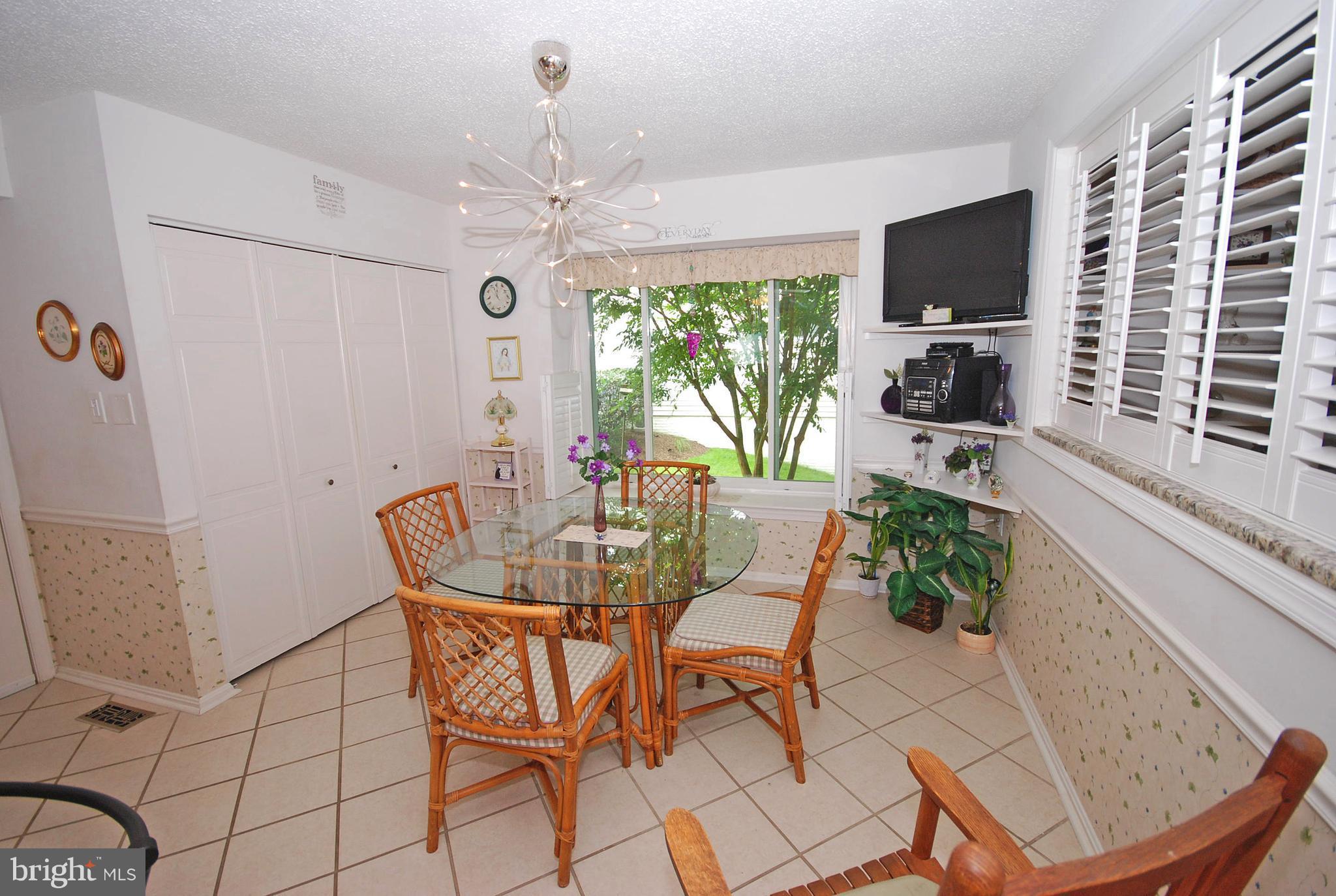 2574 Golfers Ridge Road Annapolis, MD 21401 - Photo 12 of 29 Kitchen