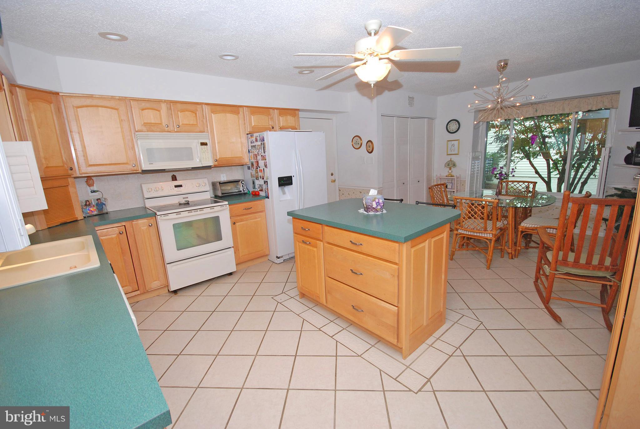 2574 Golfers Ridge Road Annapolis, MD 21401 - Photo 4 of 29 Kitchen