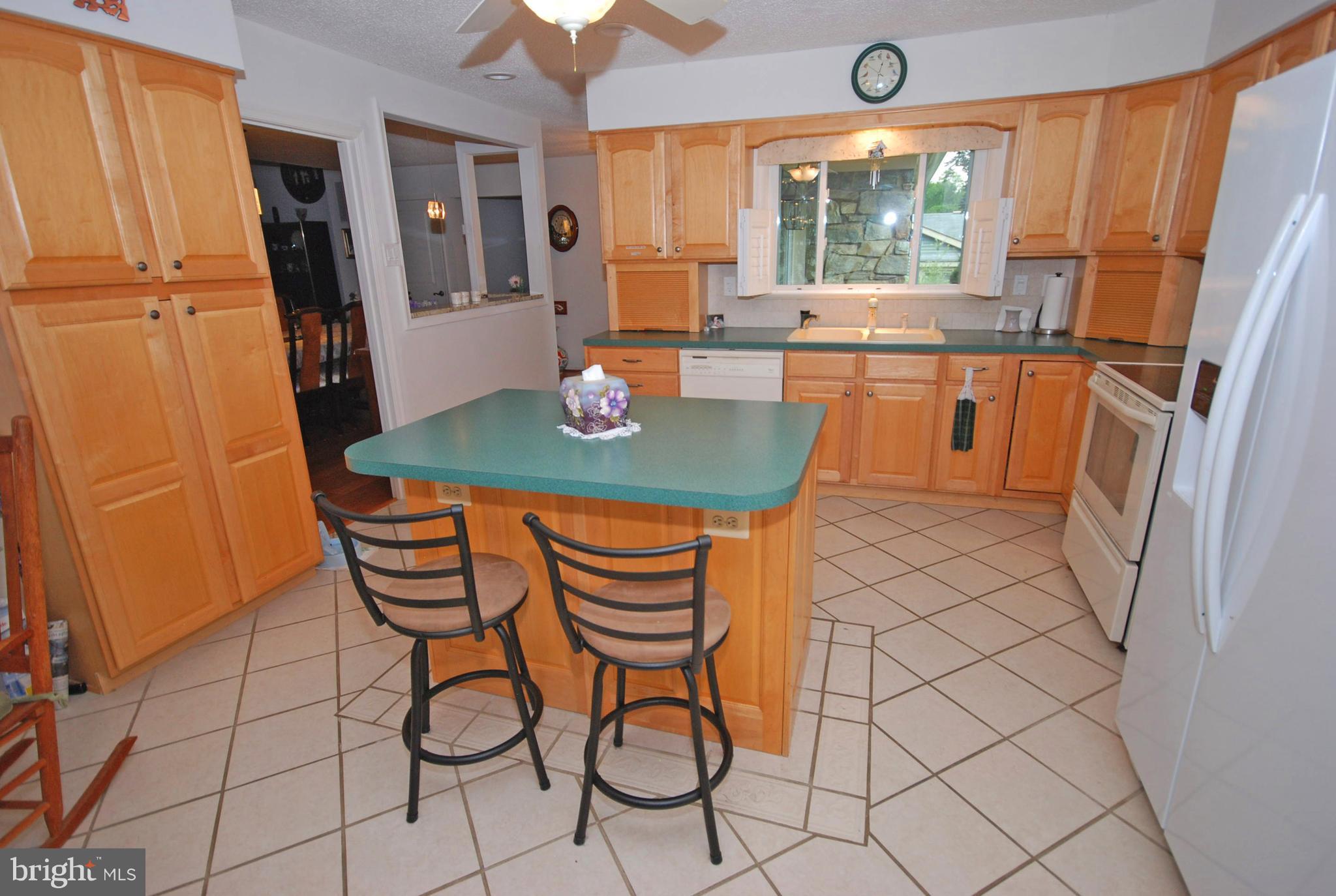 2574 Golfers Ridge Road Annapolis, MD 21401 - Photo 5 of 29 Kitchen