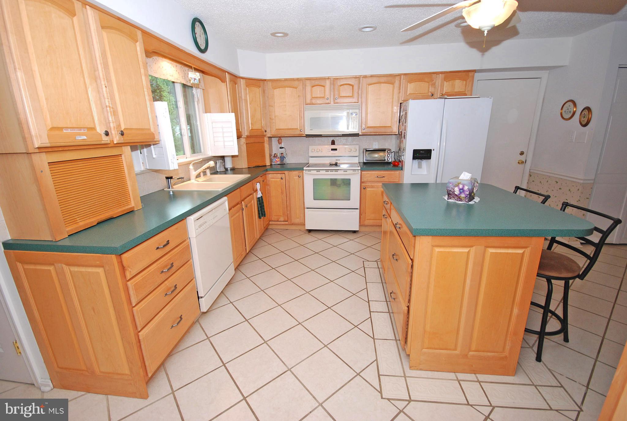 2574 Golfers Ridge Road Annapolis, MD 21401 - Photo 6 of 29 Kitchen