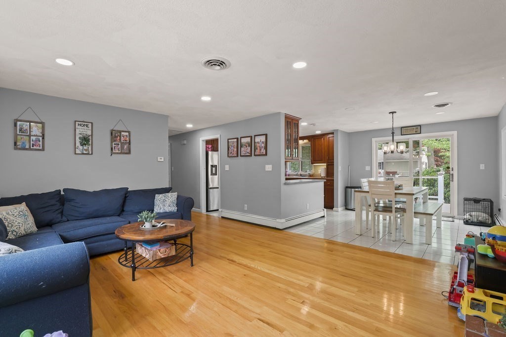 27 Alden Road Wareham, MA 02571 - Photo 4 of 39
