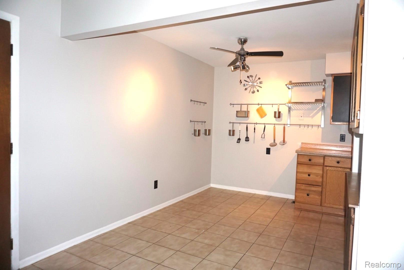 29201 Hayes Road, Unit 2 Warren, MI 48088 - Photo 10 of 16 DSC00739.jpg