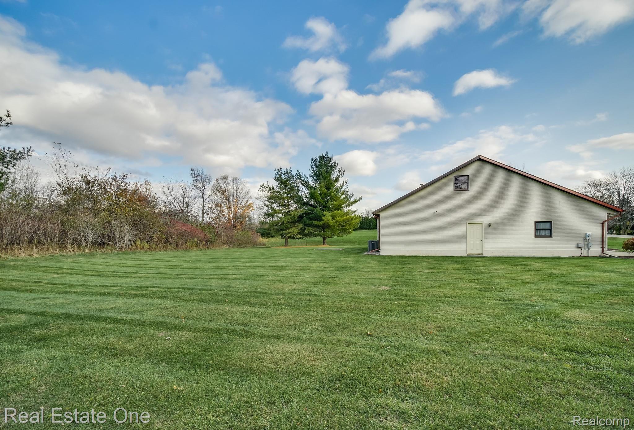 1618 Rulane Drive Lapeer, MI 48446 - Photo 27 of 28 DSC01744.jpg