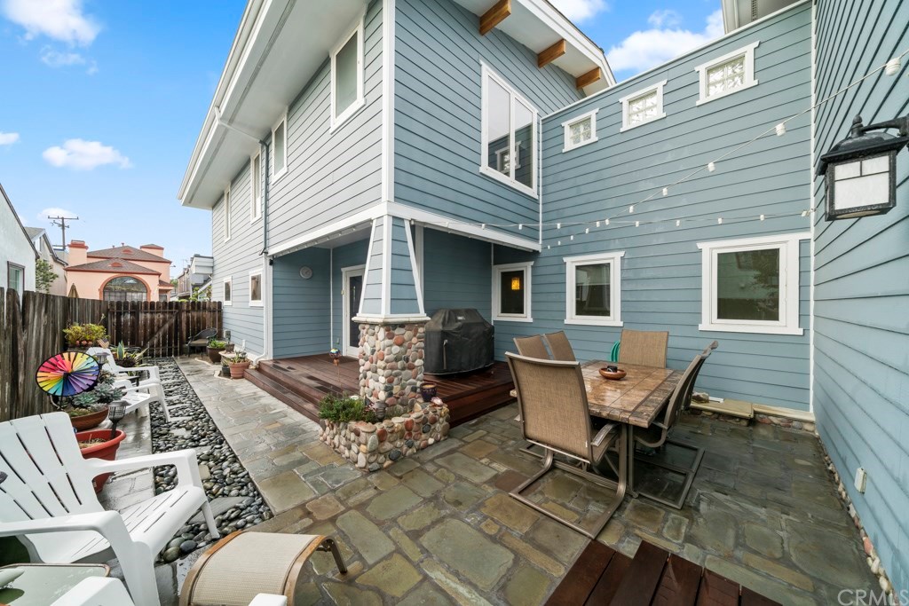 218 14th Street Seal Beach, CA 90740 - Photo 29 of 44 Side yard with deck and Patio