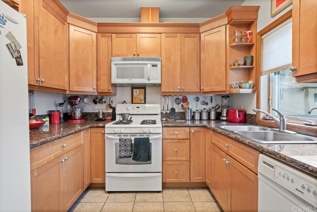 218 14th Street Seal Beach, CA 90740 - Photo 34 of 44 Kitchen in back rental unit, Granite counter tops, maple cabinets