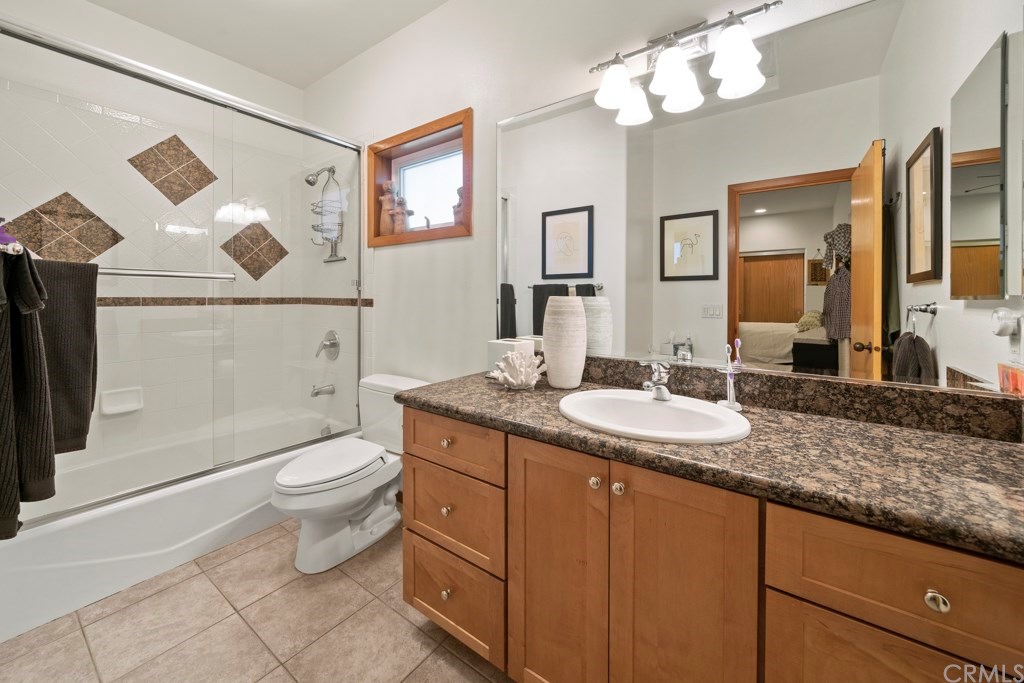 218 14th Street Seal Beach, CA 90740 - Photo 37 of 44 Bathroom in rental unit