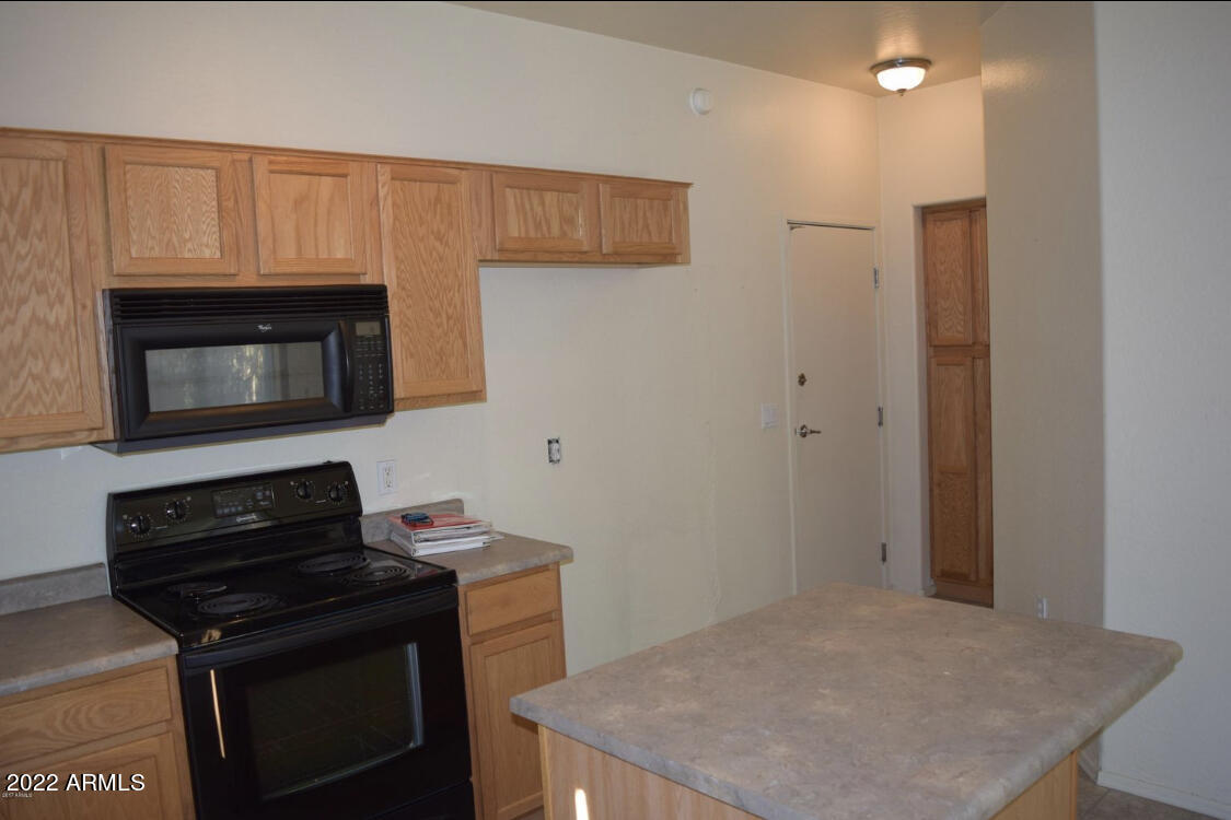 2150 East Bell Road, Unit 1106 Phoenix, AZ 85022 - Photo 3 of 18 ABE6FB50-4262-4FFE-BC7F-B7B0287FCA1A_1_2