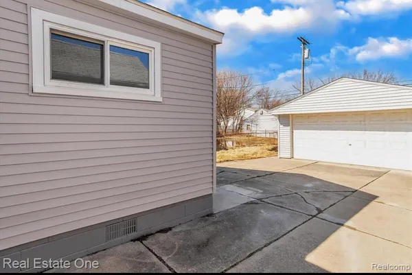 $174,900 | 28832 Block Street, Garden City, MI 48135