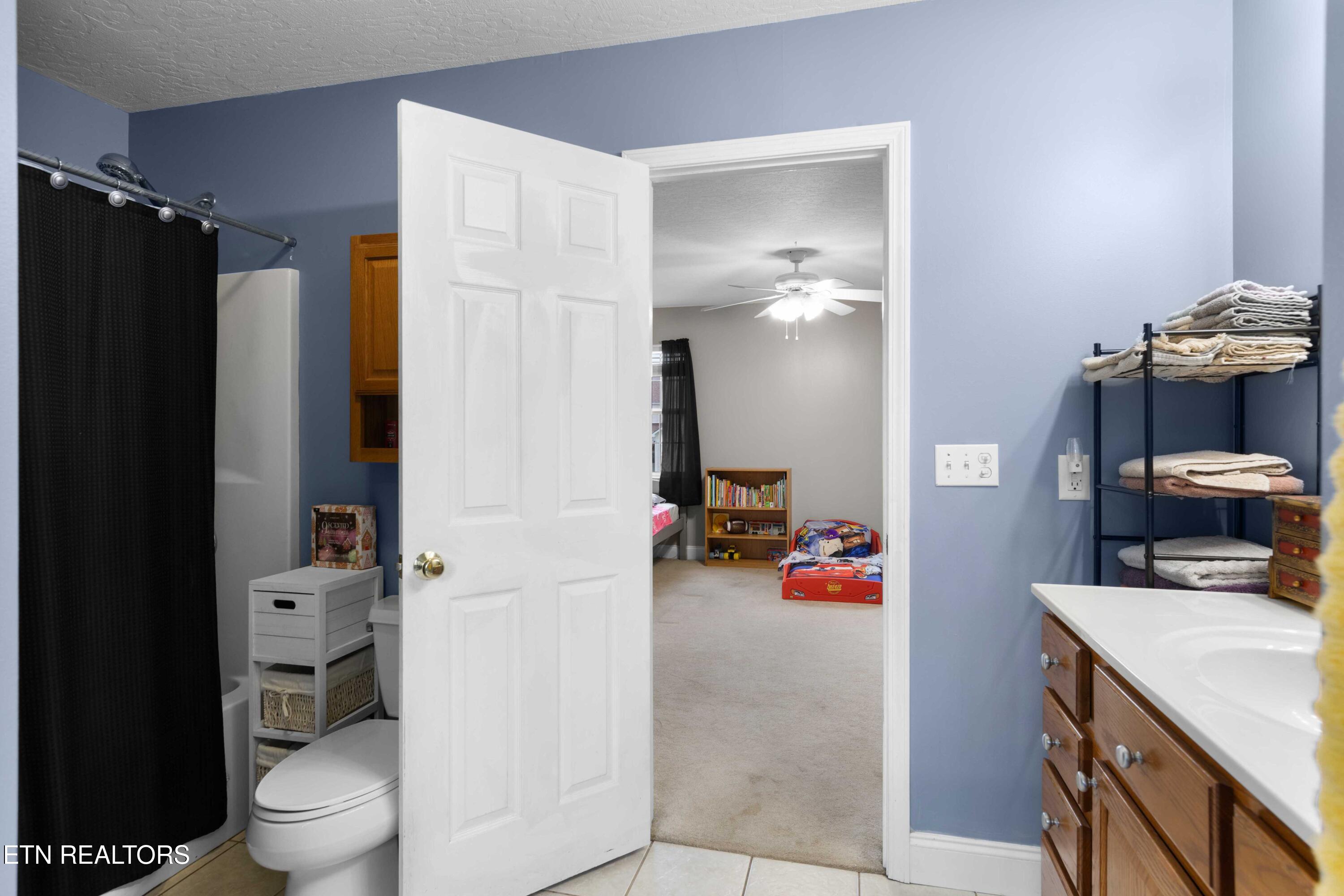 452 Clover Circle Jacksboro, TN 37757 - Photo 21 of 34 030A3297