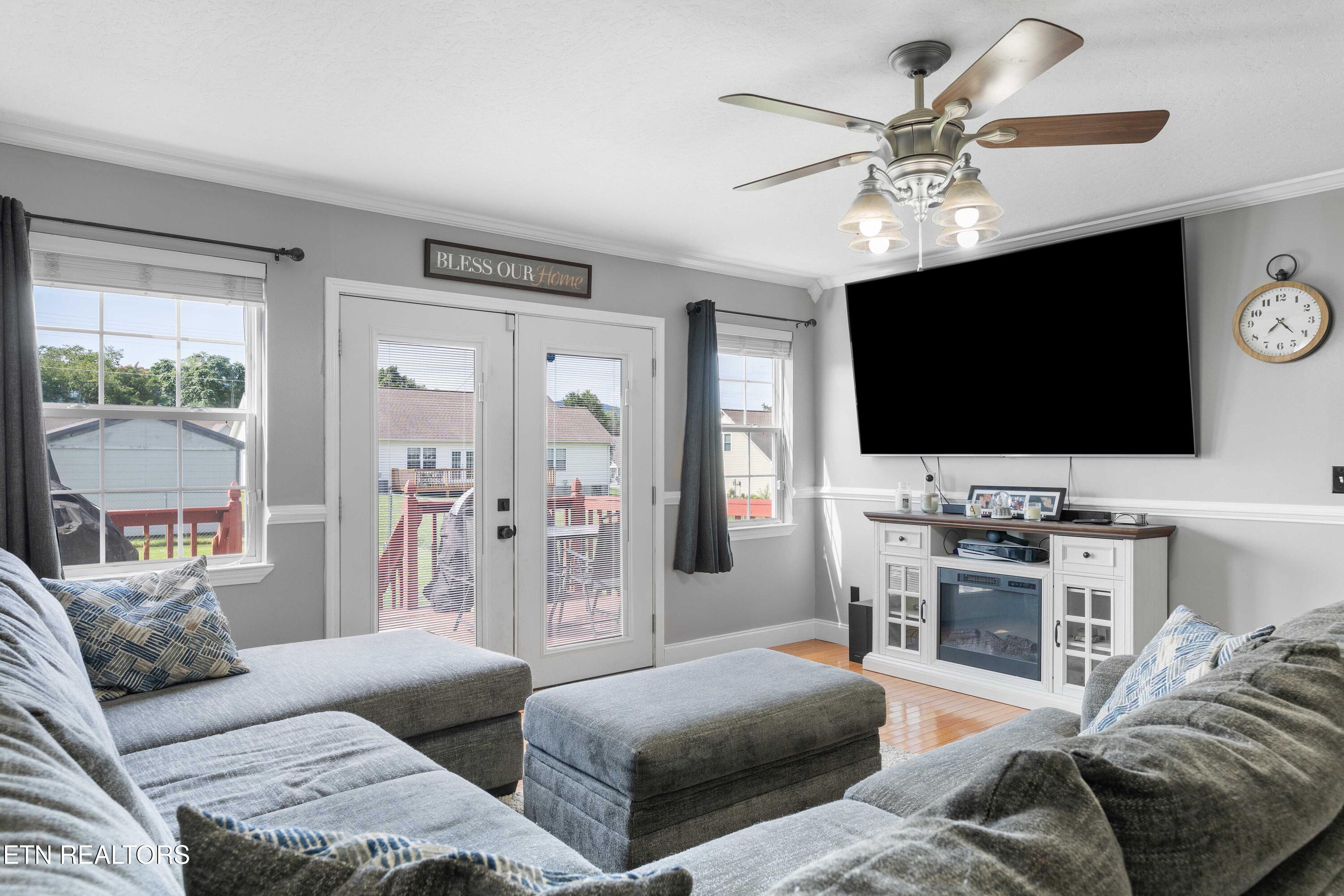 452 Clover Circle Jacksboro, TN 37757 - Photo 3 of 34 030A3378