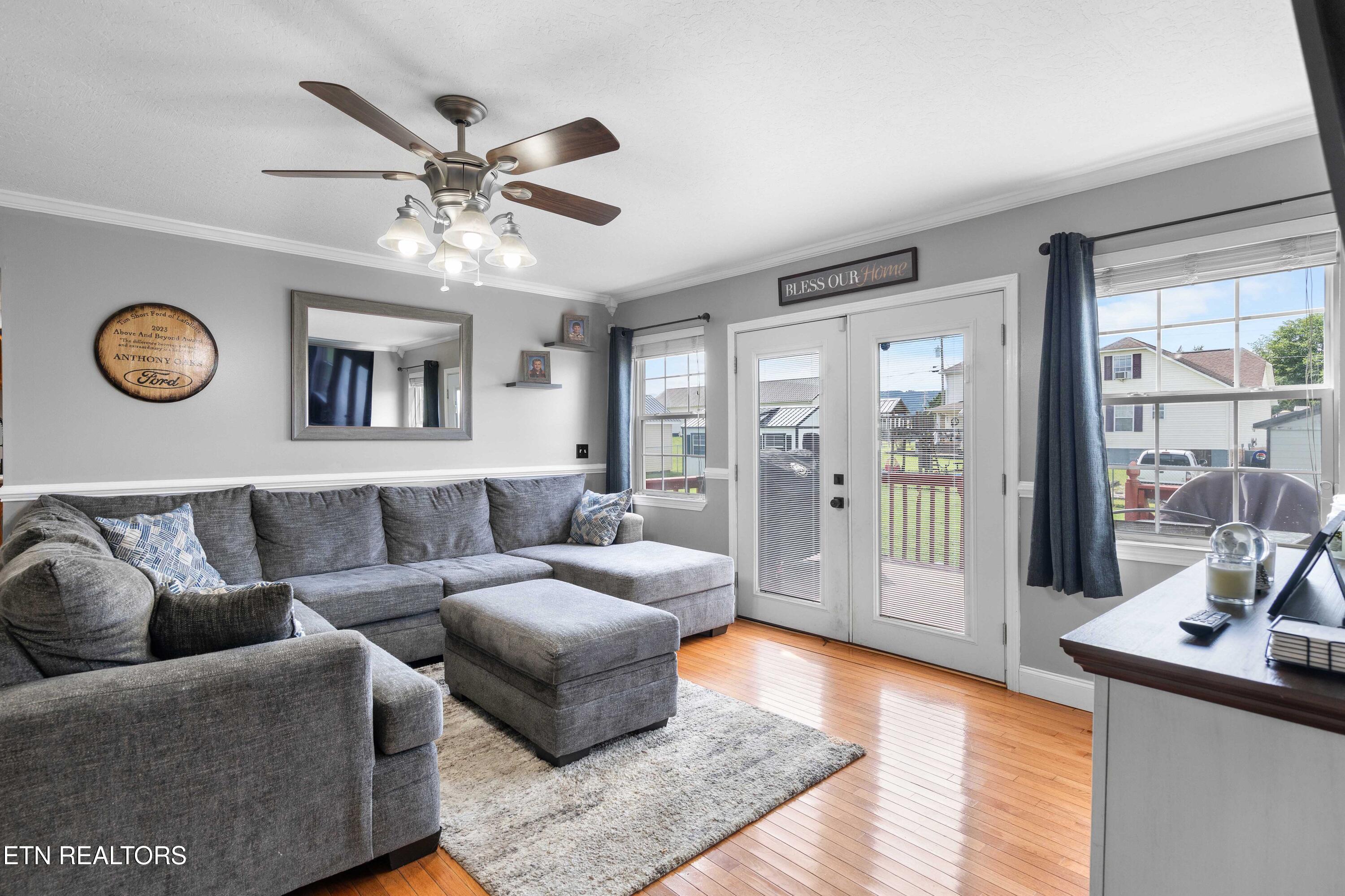 452 Clover Circle Jacksboro, TN 37757 - Photo 4 of 34 030A3353