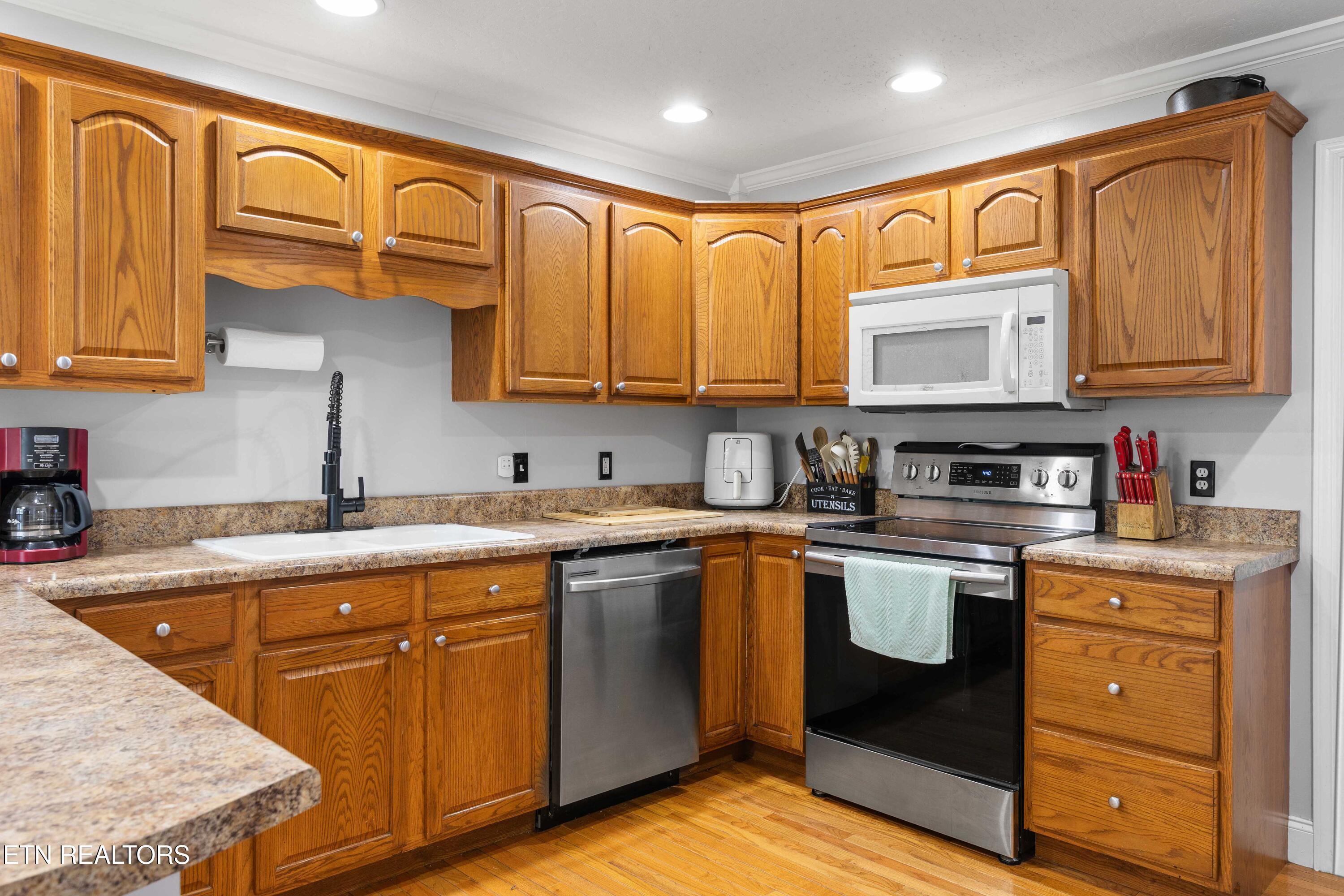 452 Clover Circle Jacksboro, TN 37757 - Photo 7 of 34 030A3419