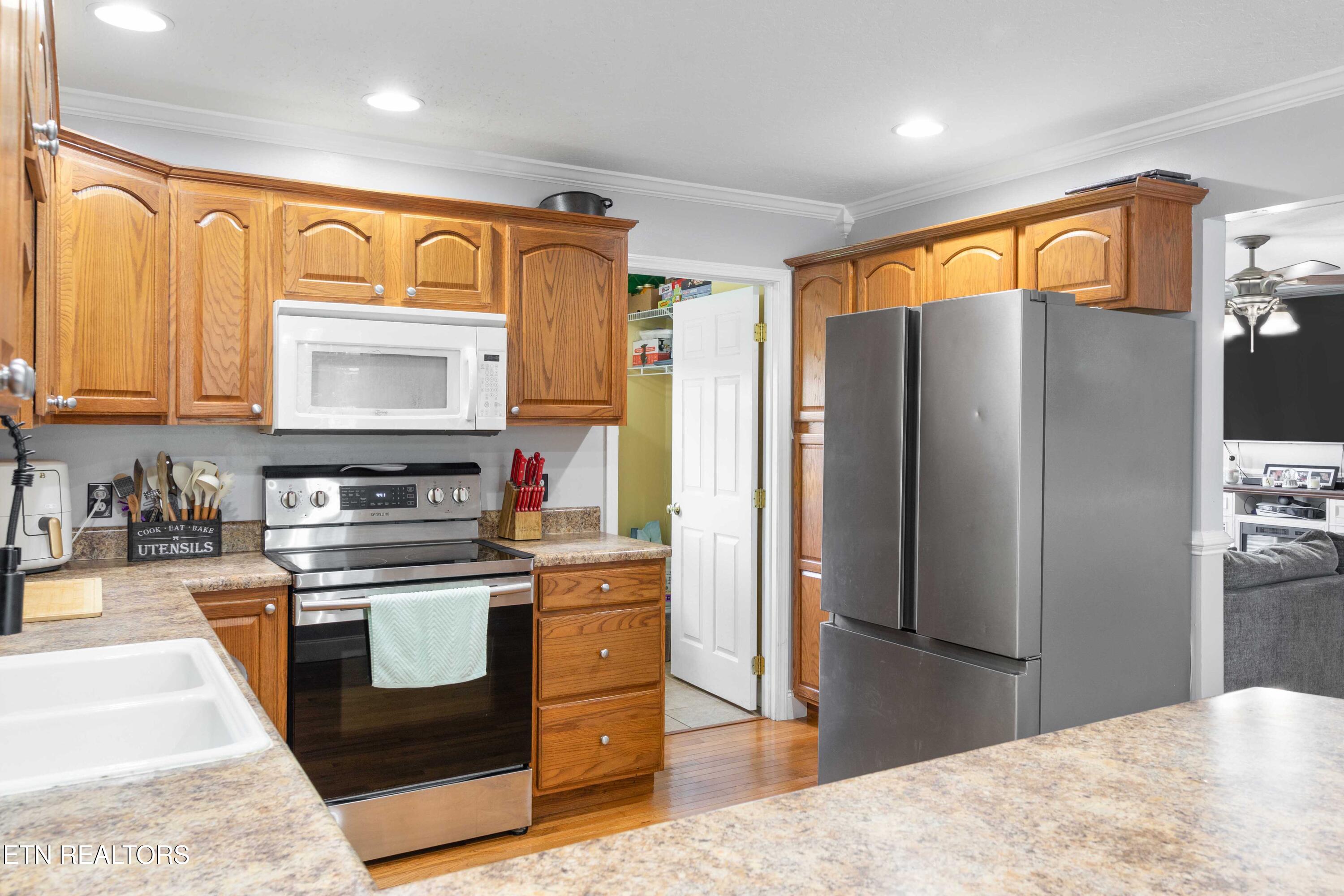 452 Clover Circle Jacksboro, TN 37757 - Photo 8 of 34 030A3425