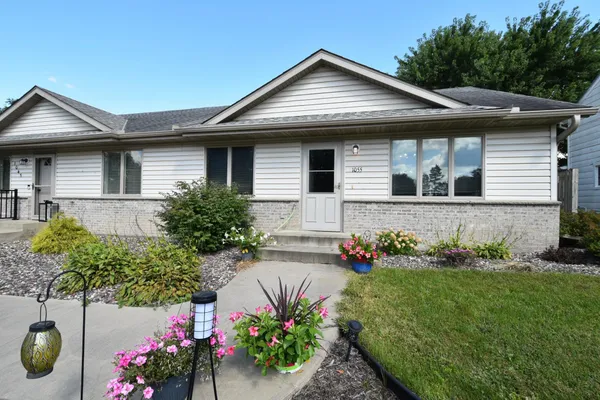 $249,900 | 1055 South Main Street, Zumbrota, MN 55992