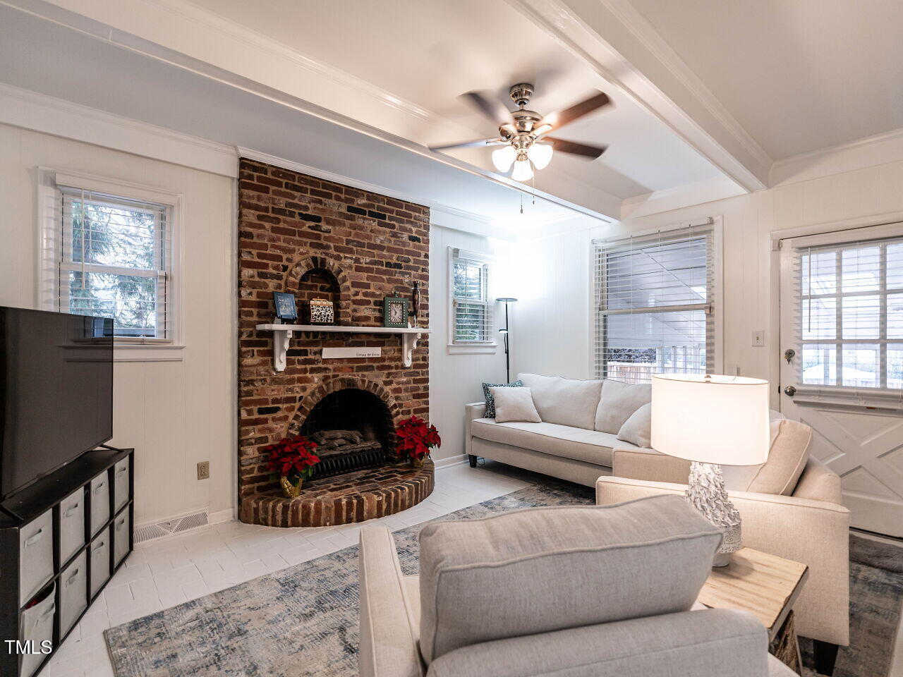 505 Harvard Street Raleigh, NC 27609 - Photo 9 of 35 008-1280x960-family-room