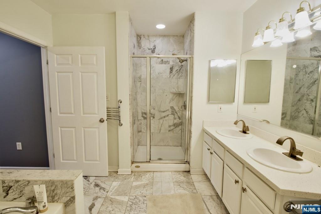340 The Promenade Edgewater, NJ 07020 - Photo 25 of 46