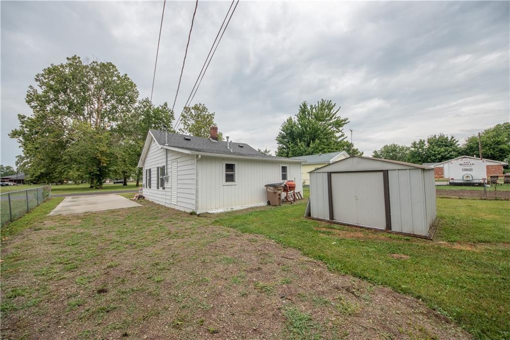 385 McClure Road Columbus, IN 47201 - Photo 6 of 16 Gallery Image 6