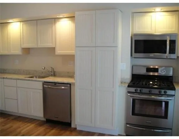 $4,325 | 186 L Street, Unit 2, Boston, MA 02127