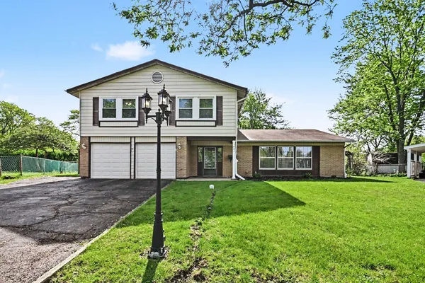 $480,000 | 7801 Berkshire Court, Hanover Park, IL 60133
