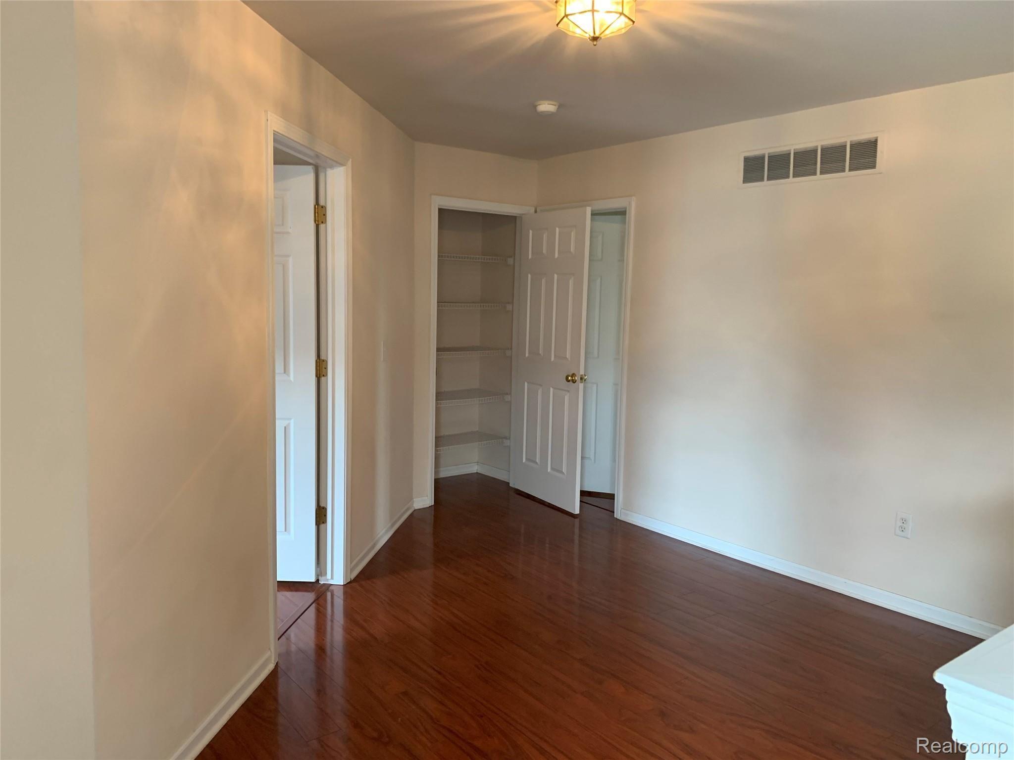 41666 Mitchell Road Novi, MI 48377 - Photo 17 of 28 472835A3-1159-473A-8F0F-A2CAC77F8049.jpeg