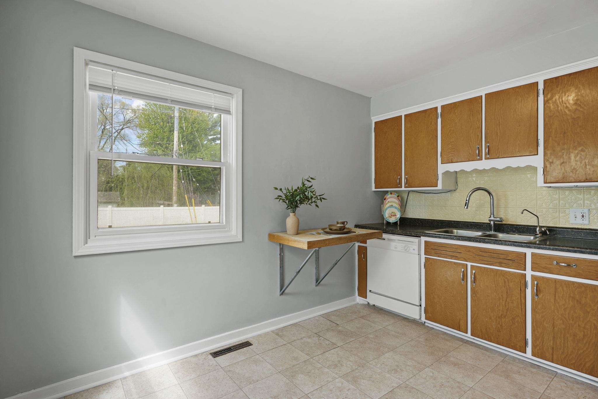 2830 Hoard Street Madison, WI 53704 - Photo 12 of 42
