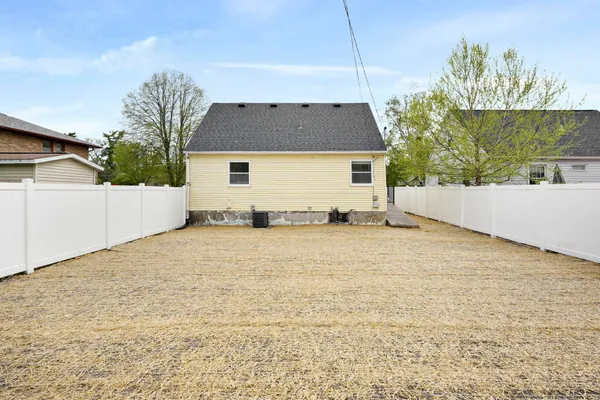 $325,000 | 2830 Hoard Street, Madison, WI 53704