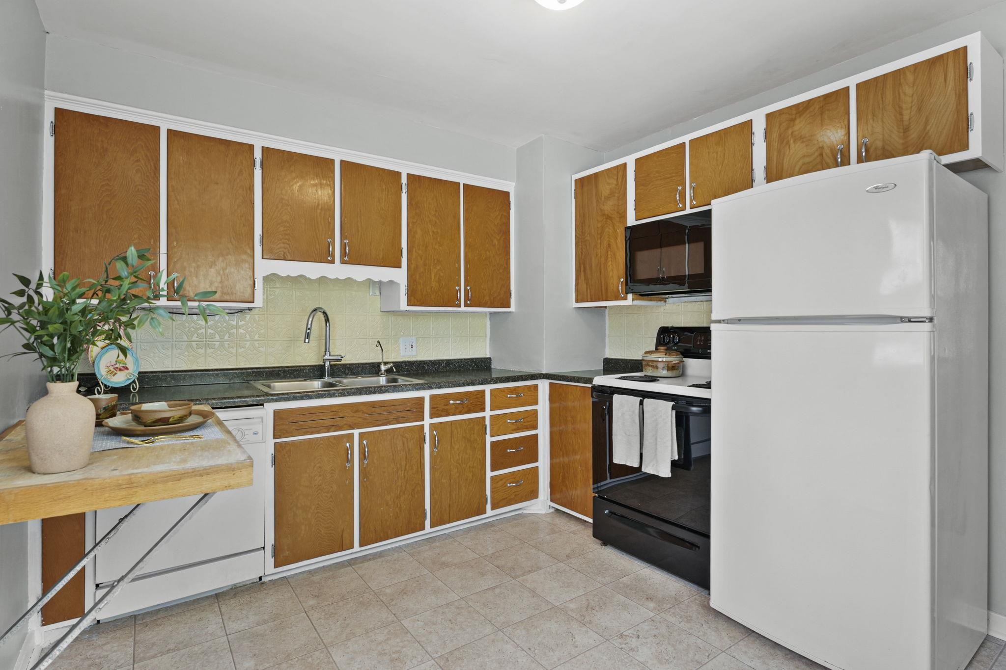 2830 Hoard Street Madison, WI 53704 - Photo 10 of 42