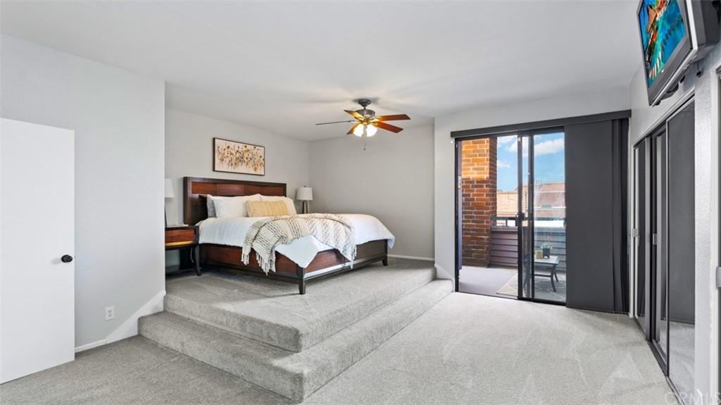 4555 Alla Road, Unit 3 Marina del Rey, CA 90292 - Photo 17 of 26 a bedroom with a bed lamp and a large window