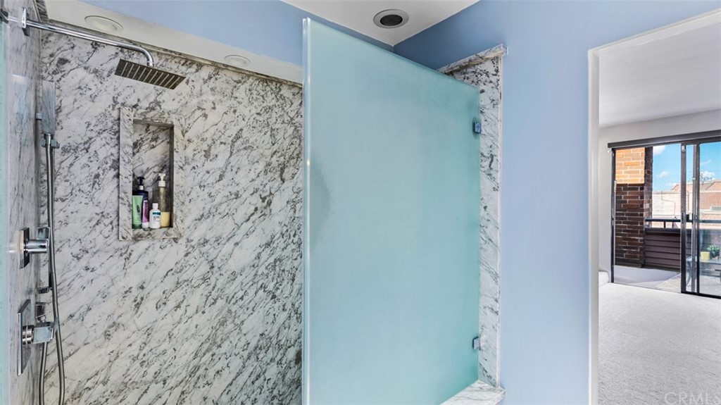 4555 Alla Road, Unit 3 Marina del Rey, CA 90292 - Photo 19 of 26 a bathroom with a shower and a toilet