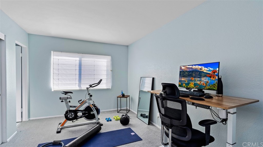 4555 Alla Road, Unit 3 Marina del Rey, CA 90292 - Photo 20 of 26 a room with gym equipment and a window