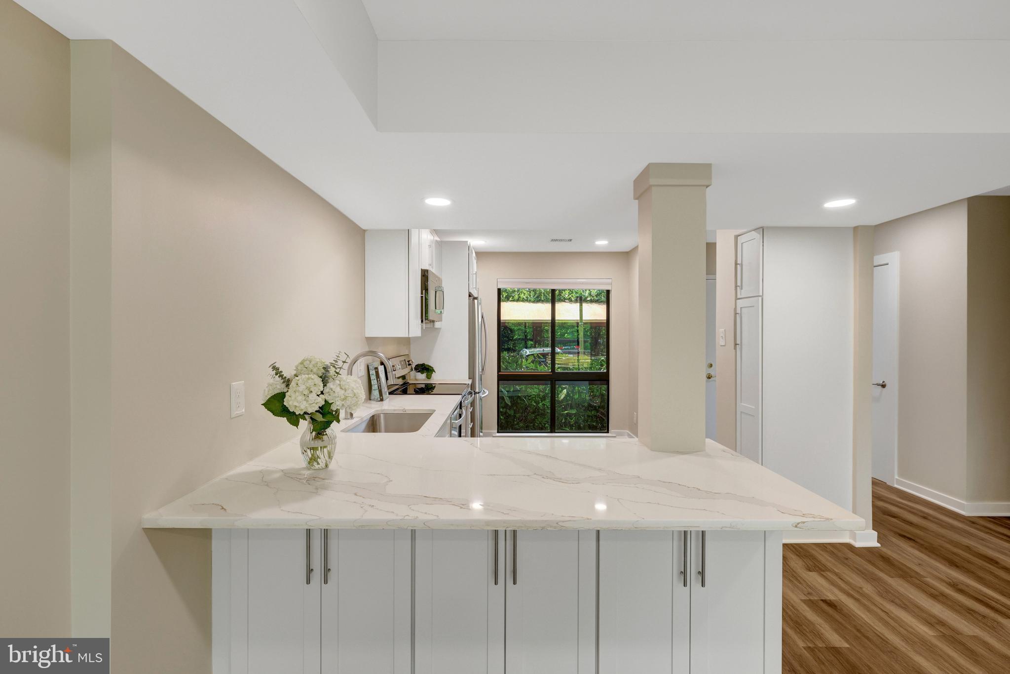 11640 Ivystone Court, Unit 2A2 Reston, VA 20191 - Photo 9 of 36 ML - Breakfast Bar