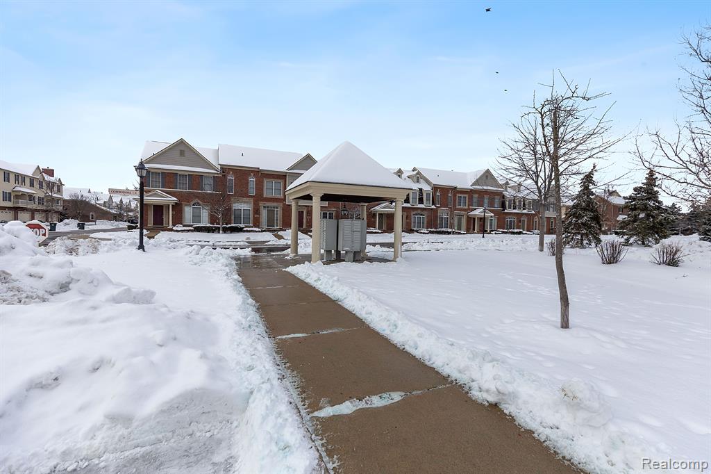 45493 North Stonewood Road Canton, MI 48187 - Photo 4 of 27