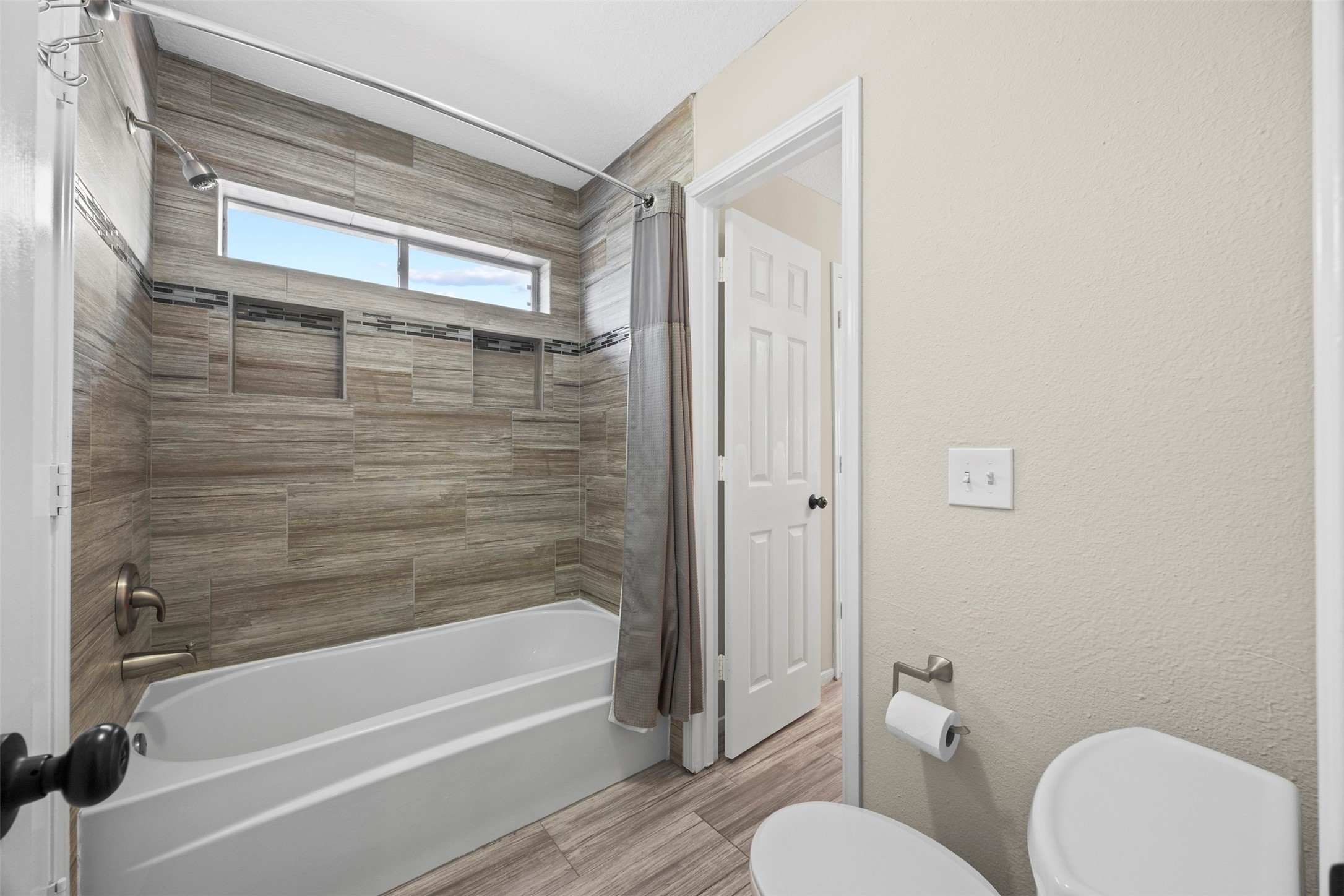 11118 Sprucedale Court Houston, TX 77070 - Photo 35 of 45 a bathroom with a toilet and a shower