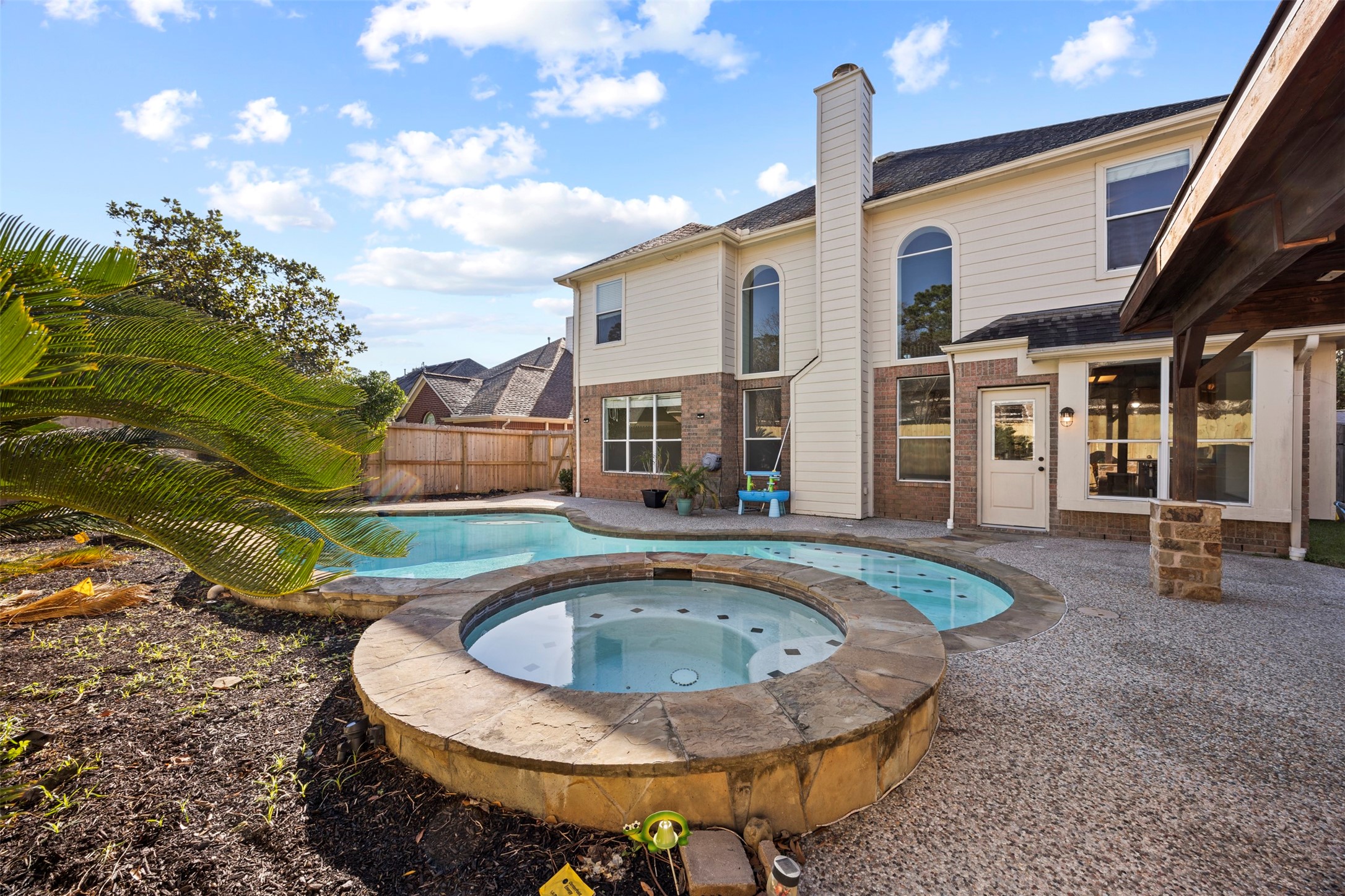 11118 Sprucedale Court Houston, TX 77070 - Photo 37 of 45 a front view of a house with entertaining space