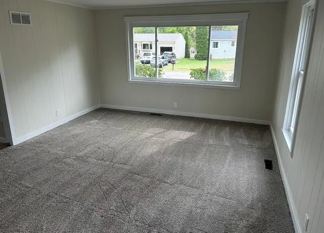 $265,000 | 635 East Unadilla Street, Pinckney, MI 48169