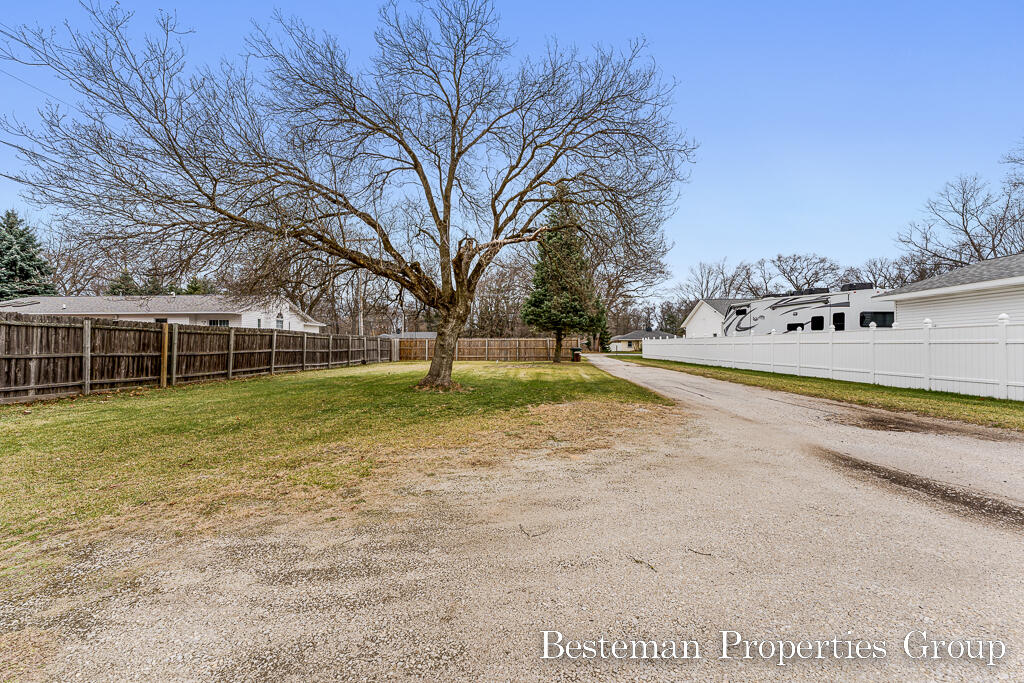 1285-1275 West Giles Road Muskegon, MI 49445 - Photo 5 of 62 1275Giles10Lores