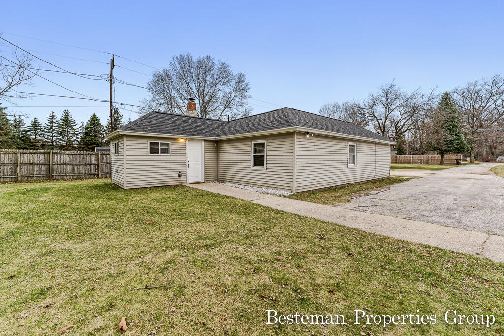 1285-1275 West Giles Road Muskegon, MI 49445 - Photo 7 of 62 1285Giles05Lores
