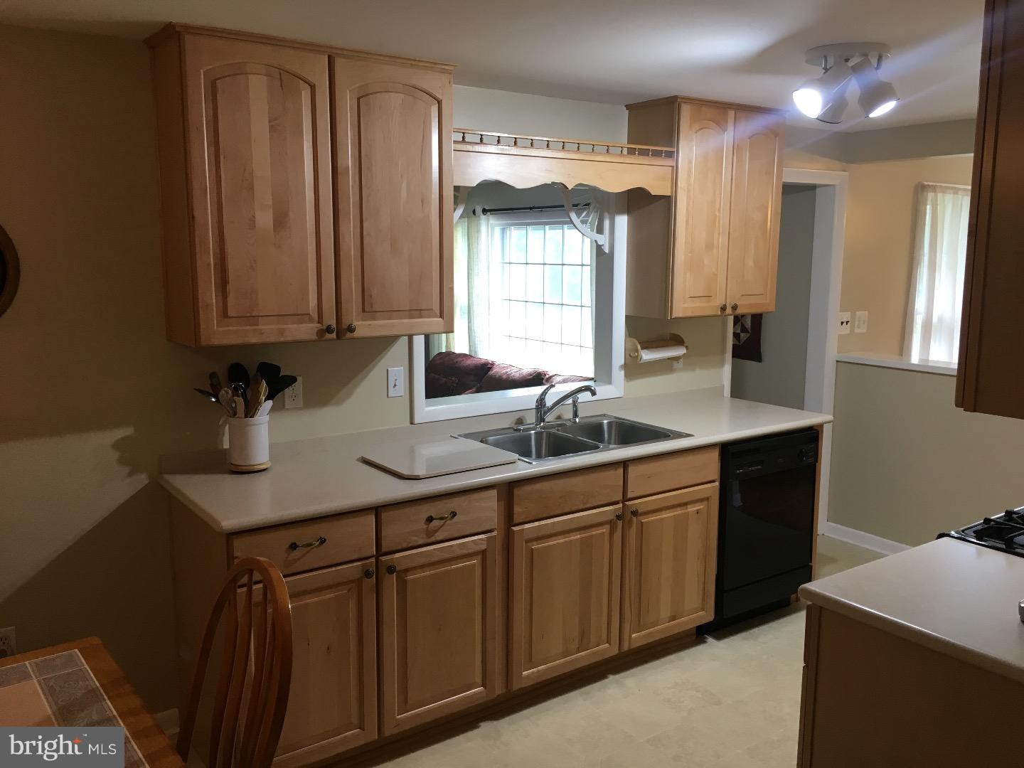 66 Cranbrook Road Hamilton Square, NJ 08690 - Photo 3 of 21
