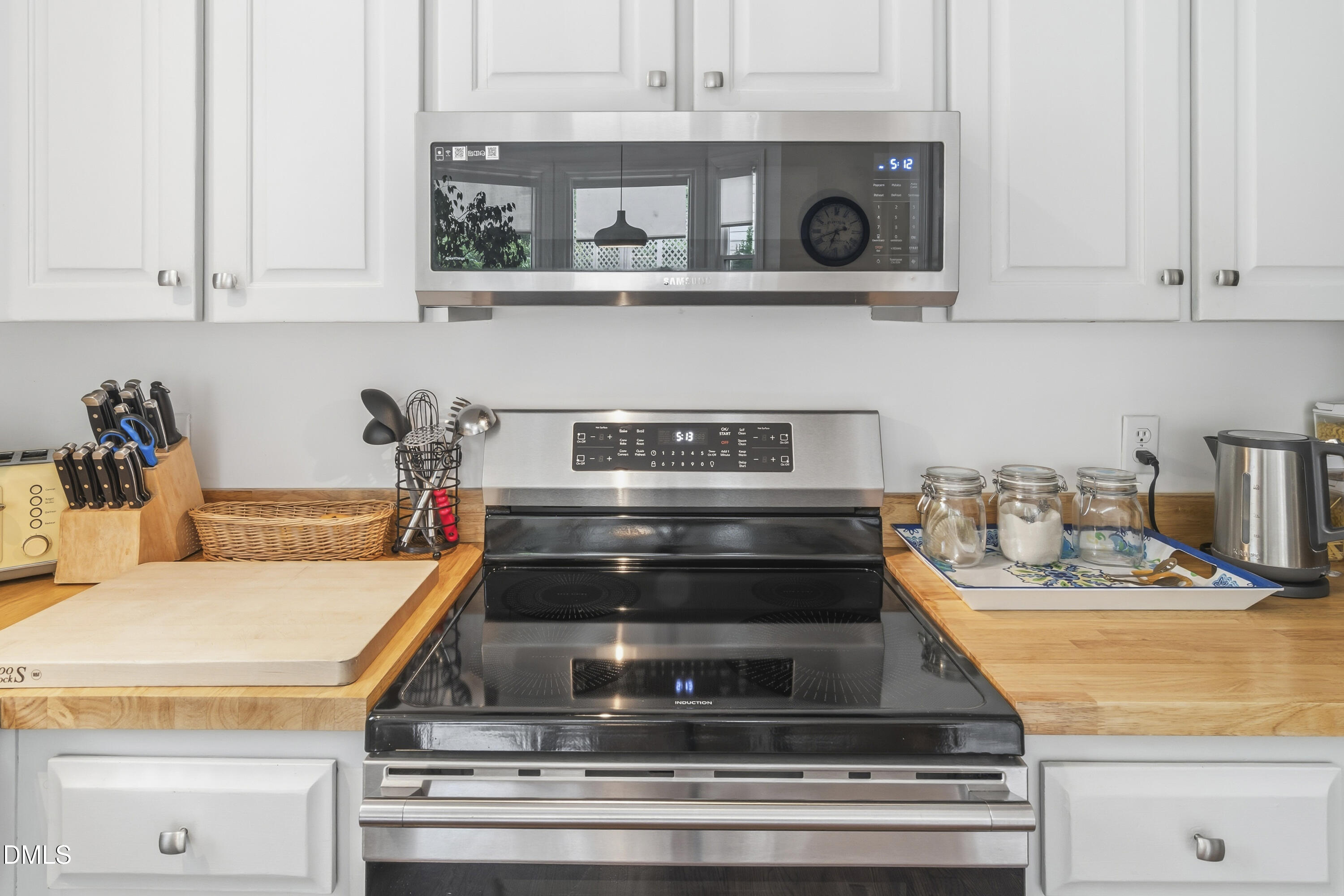 3004 West Annaley Drive Raleigh, NC 27604 - Photo 21 of 44 a kitchen with a stove and cabinets