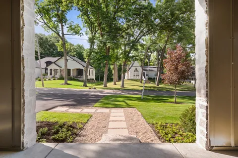 $1,795,000 | 853 Sauganash Drive, Fontana, WI 53125