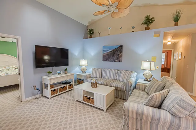 $357,000 | 413 Southwest Jefferson Circle, Port St. Lucie, FL 34986