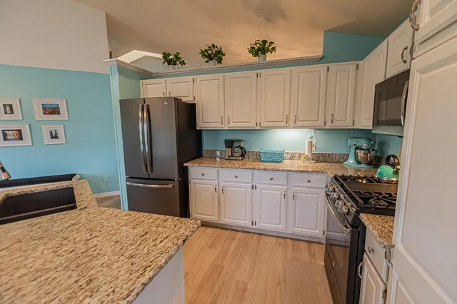 $357,000 | 413 Southwest Jefferson Circle, Port St. Lucie, FL 34986