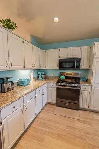 $357,000 | 413 Southwest Jefferson Circle, Port St. Lucie, FL 34986