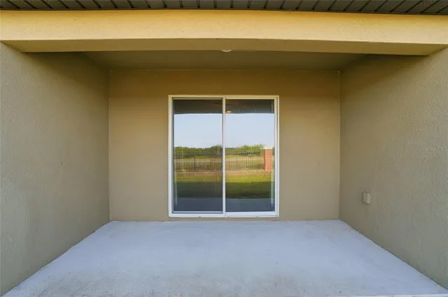 a view of a livingroom with a ceiling fan