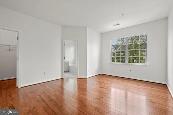 $2,850 | 13044 Town Commons Drive, Germantown, MD 20874