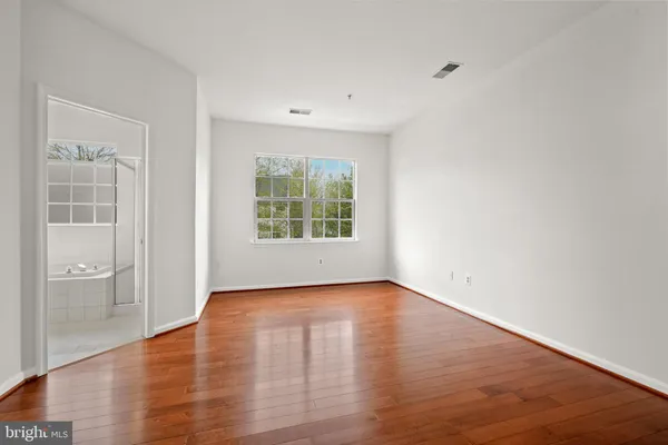 $2,850 | 13044 Town Commons Drive, Germantown, MD 20874