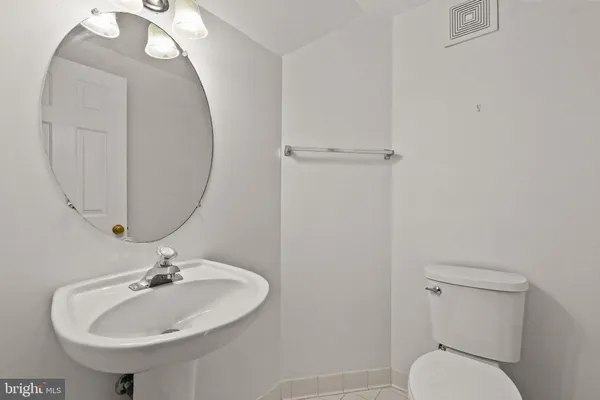 $2,850 | 13044 Town Commons Drive, Germantown, MD 20874